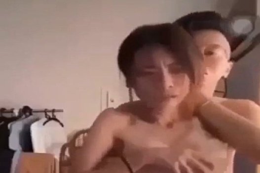 ฉากร้อนแรงของ Hoang Cuu Bao และแฟนสาวของ Linh Linh รั่วไหลออกมา
