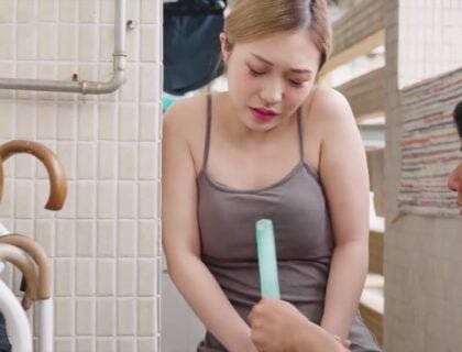 สามีถูกทอดทิ้งหลังจากค้นพบภรรยาของเขาแอบแอบไปกับพ่อของเขา -ในกฎหมาย