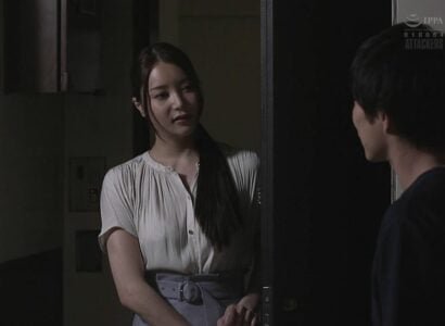 Cô gái quyến rũ phát ra tiếng rên mê hoặc làm cậu hàng xóm không ngừng lo lắng