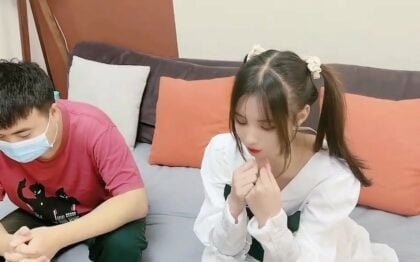 หญิงสาวพอใจกับพี่ชายยักษ์ของเธอ