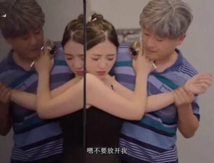 เพื่อนบ้านเก่าแก่ข่มขืนเจ้าของบ้านที่มีเสน่ห์