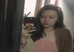 หญิงสาวมัธยมถูกค้นพบว่ามีเพศสัมพันธ์กับแฟนของเธอในห้องส่วนตัวของเธอ