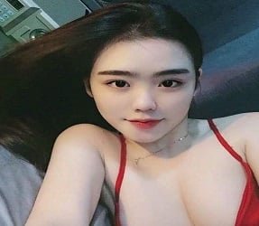 สาวโรงเรียนมัธยมอยู่ที่โมเต็ลเพื่อเลี้ยงลูกด้วยนมเพื่อแนะนำคุณ