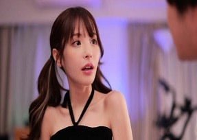 ภาพยนตร์เรื่องเพศล่าสุดของ Kana Momonogi ทำให้ผู้ชมไม่สามารถละสายตาจากหน้าจอได้