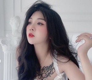 บนเตียง Phuong Min สนุกกับเกมที่ร้อนแรงกับแฟนของเธอ
